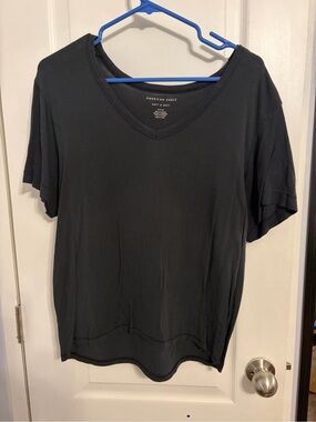 American Eagle Outfitters Black V-Neck Short Sleeve Tee
